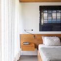 Dante House / Bloco Arquitetos - Interior Photography, Bedroom, Windows, Bed